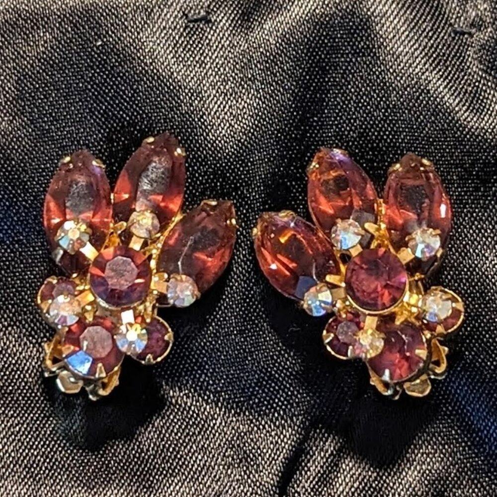 Rare Find. Vintage Juliana Vintage Purple/Mauve Clip On earrings